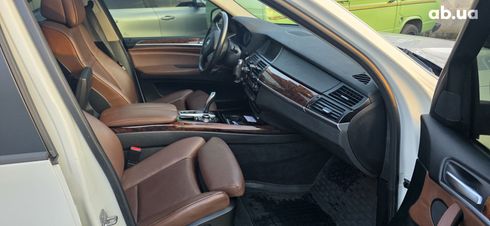BMW X5 M 2011 белый - фото 12