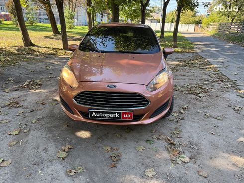 Ford Fiesta 2016 оранжевый - фото 2