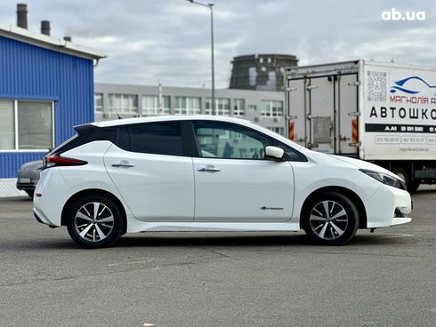 Nissan Leaf 2018 белый - фото 4