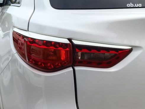 Infiniti FX-Series 2013 белый - фото 10
