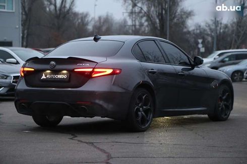 Alfa Romeo Giulia 2017 - фото 8