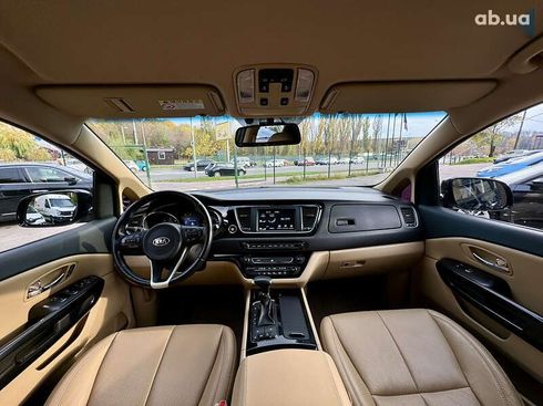 Kia Carnival 2017 - фото 2