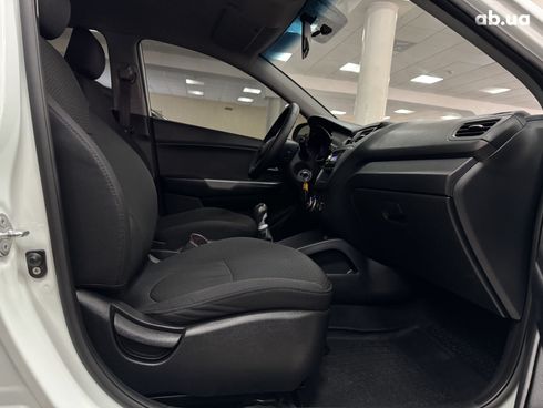 Kia Rio 2012 белый - фото 4