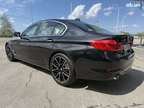 BMW 5 серия 2017 - фото 11