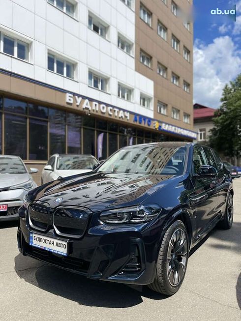BMW iX3 2025 - фото 3