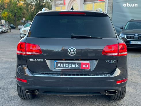 Volkswagen Touareg 2012 серый - фото 9