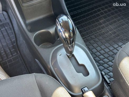 Chevrolet Spark 2019 синий - фото 16