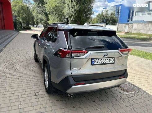 Toyota RAV4 2020 - фото 10