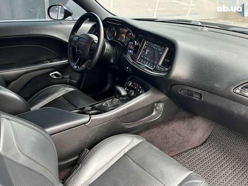 Dodge Challenger 2017 - фото 16