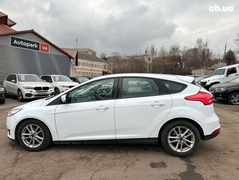 Ford Focus 2017 белый - фото 7