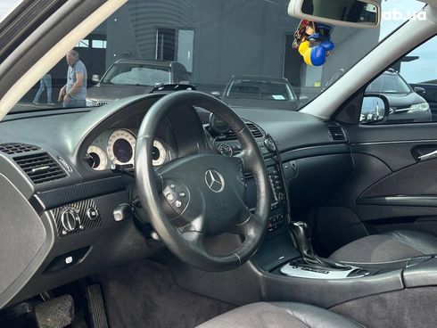 Mercedes-Benz E-Класс 2005 черный - фото 32