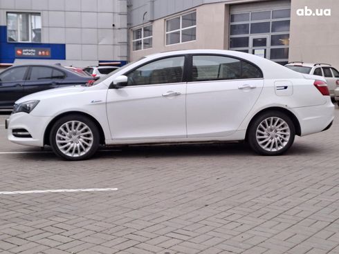 Geely Emgrand GT 2017 белый - фото 16