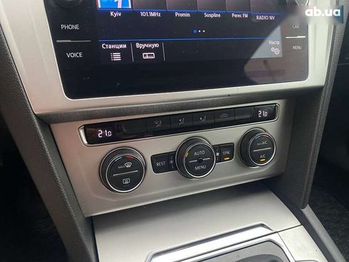 Volkswagen Passat 2018 - фото 17