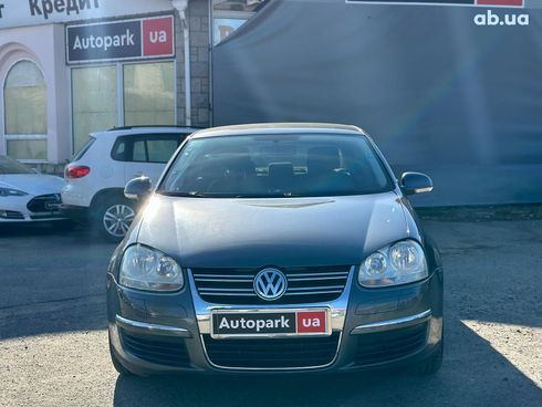 Volkswagen Jetta 2005 серый - фото 2