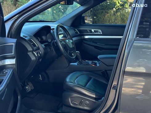 Ford Explorer 2017 серый - фото 47