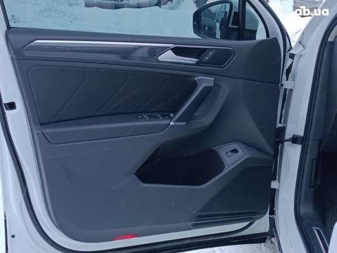 Volkswagen Tiguan 2018 белый - фото 18