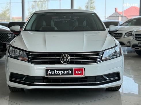 Volkswagen Passat 2016 белый - фото 2