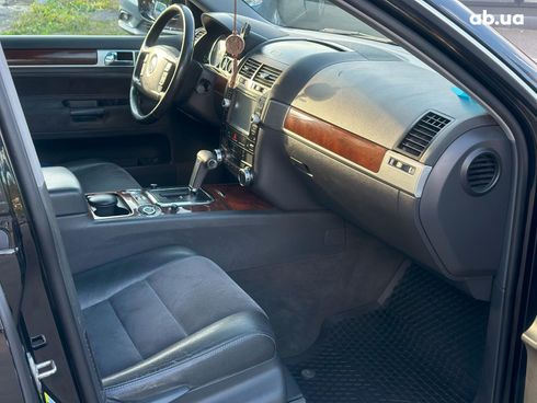 Volkswagen Touareg 2008 черный - фото 14