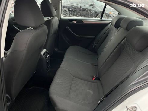 Volkswagen Jetta 2016 белый - фото 17