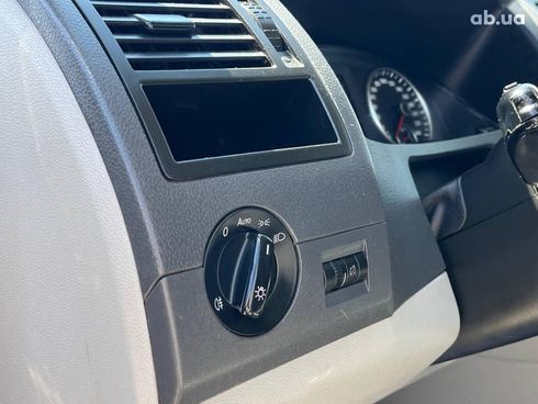 Volkswagen Transporter 2014 коричневый - фото 33