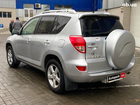 Toyota RAV4 2007 серый - фото 7