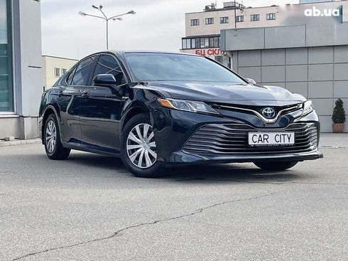 Toyota Camry 2020 - фото 2