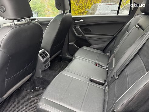 Volkswagen Tiguan 2021 синий - фото 24