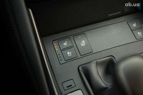 Lexus IS 2021 - фото 19