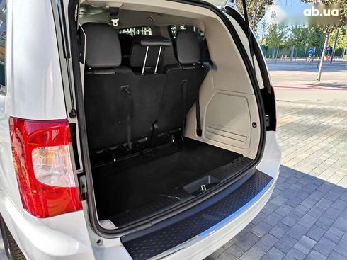 Chrysler town&country 2016 - фото 15