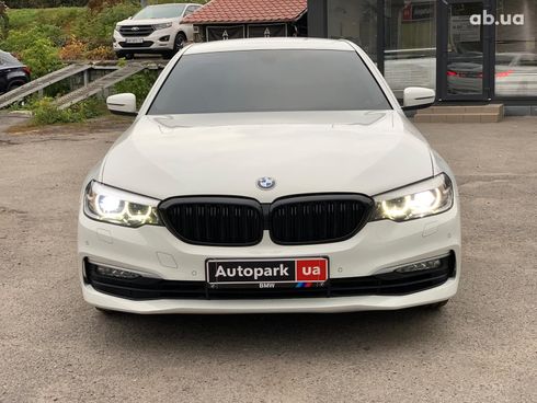 BMW 5 серия 2017 белый - фото 2