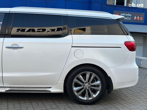 Kia Carnival 2017 белый - фото 11