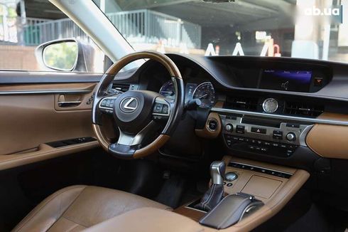 Lexus ES 2018 - фото 12