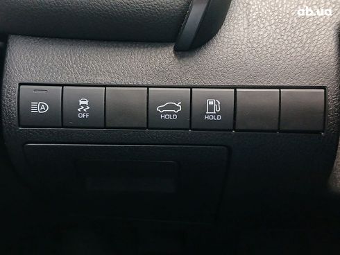 Toyota Camry 2021 белый - фото 11