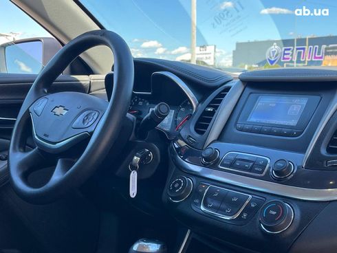 Chevrolet Impala 2016 серый - фото 16