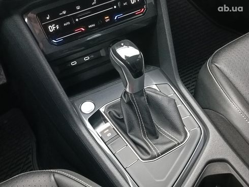 Volkswagen Tiguan 2022 серый - фото 19