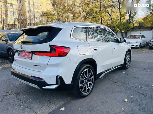BMW iX1 2023 - фото 3