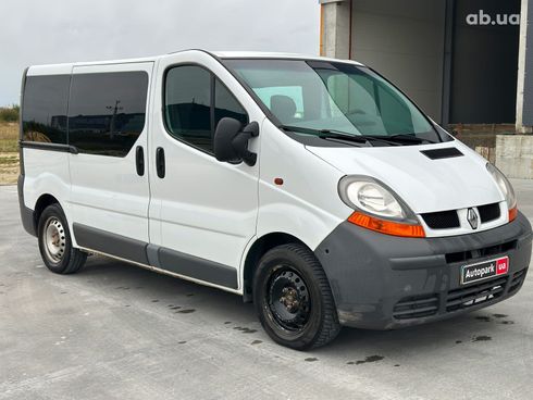 Renault Trafic 2005 белый - фото 7