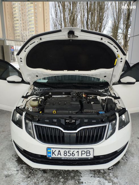 Skoda Octavia 2019 белый - фото 2