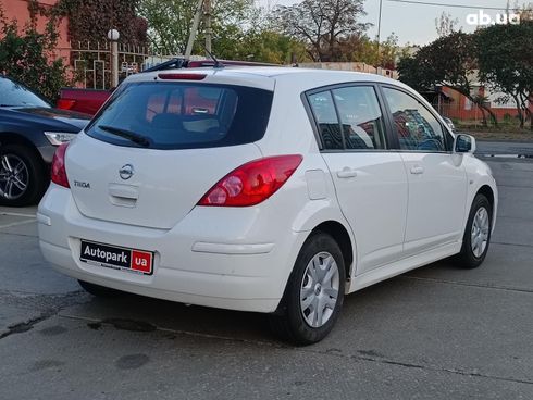 Nissan Tiida 2012 белый - фото 6