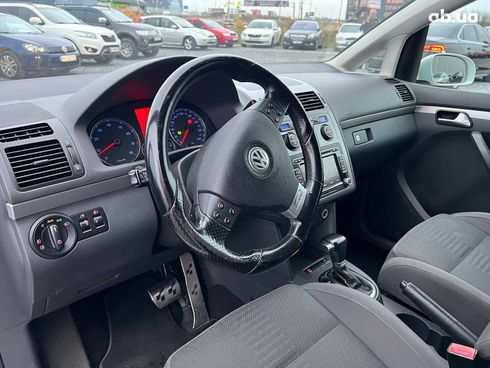 Volkswagen Touran 2009 белый - фото 17
