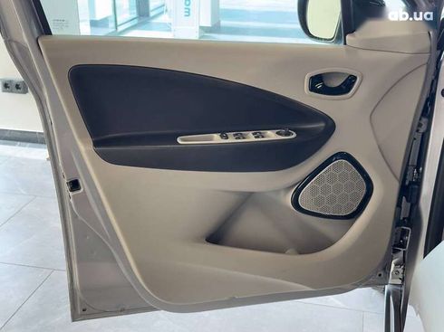 Renault Zoe 2016 - фото 18