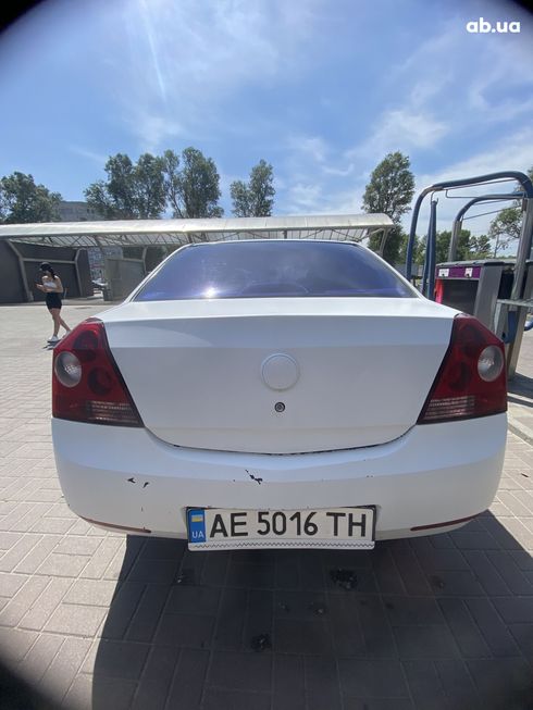 Geely MK 2013 белый - фото 5