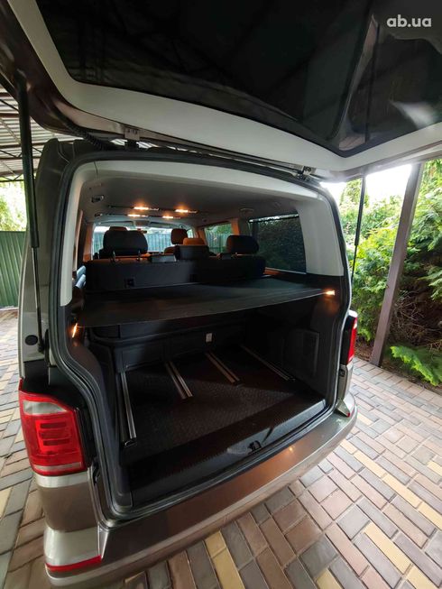 Volkswagen Multivan 2018 бежевый - фото 16