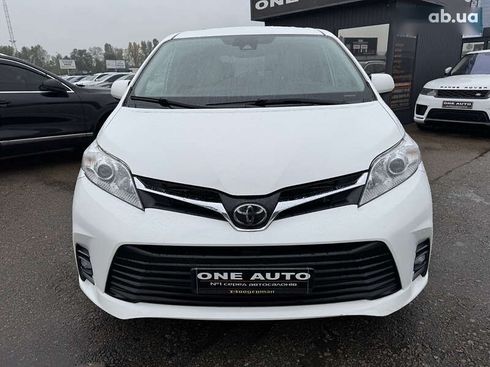 Toyota Sienna 2019 - фото 4