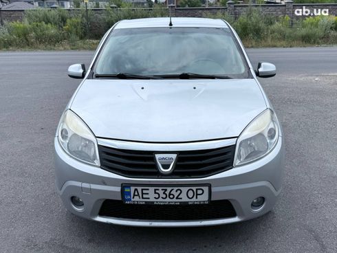 Dacia Sandero 2011 серебристый - фото 6