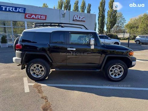 Toyota FJ Cruiser 2013 - фото 2