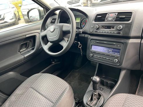 Skoda Fabia 2010 серый - фото 74