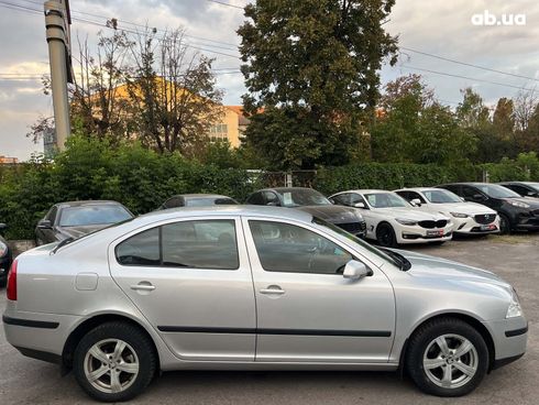 Skoda Octavia 2005 серый - фото 7