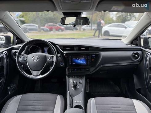 Toyota Auris 2018 - фото 10