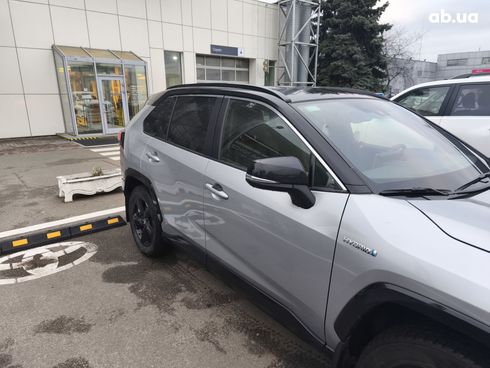 Toyota RAV4 Hybrid 2019 серый - фото 3